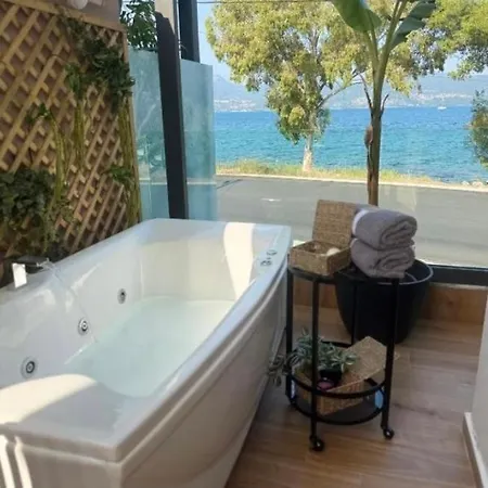 Villa Kla Luxury Boutique With Pool & Jacuzzi By Westbooking Gr