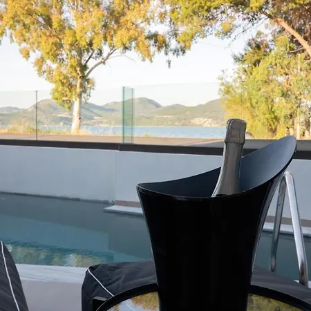 Kla Luxury Boutique With Pool & Jacuzzi By Westbooking Gr Nikiana
